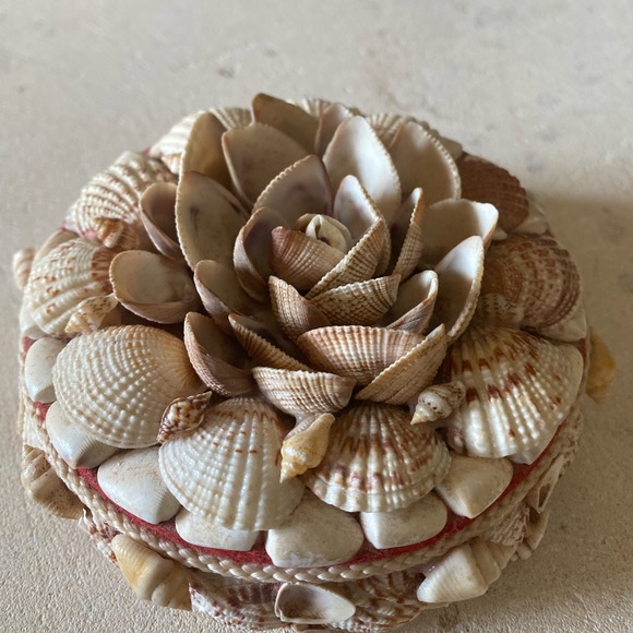 Vintage Shell Jewelry Box - Picture 2 of 6